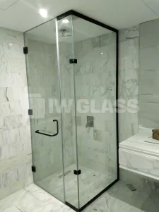 Glass cabinet for bathrooms